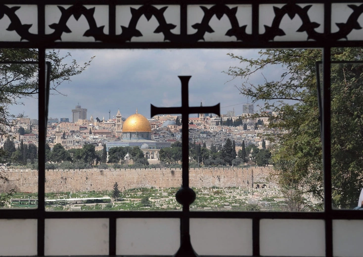 Widok na starą Jerozolimę z okna kościoła Dominus flevit (łac. Pan zapłakał).