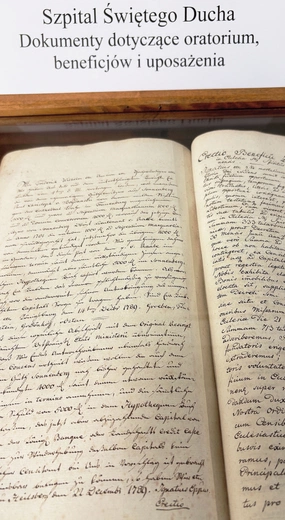 Na przygotowanej wystawie można było zobaczyć archiwalia dotyczące funkcjonowania szpitala.