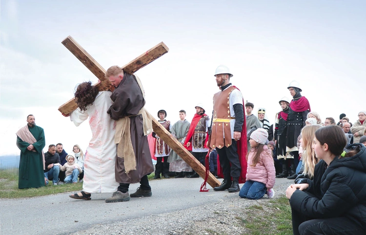 Wędrowanie za Jezusem  na rzepiennicką Golgotę. 