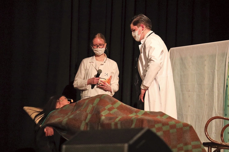 Historia lekarza została ukazana jako opowieść o odpowiedzialności, wierności powołaniu i codziennej pracy wykonywanej z myślą o innych.