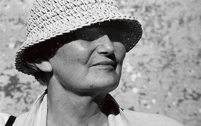 Za niebieską kurtyną