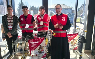 W akcji wzięli udział m.in. uczniowie Zespołu Szkół Ekonomicznych pod opieką ks. Mateusza Kobylarza.