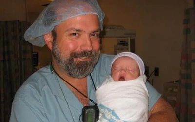 Krew tych maleńkich istot na moich rękach – historia nawrócenia dr. Johna Bruchalskiego