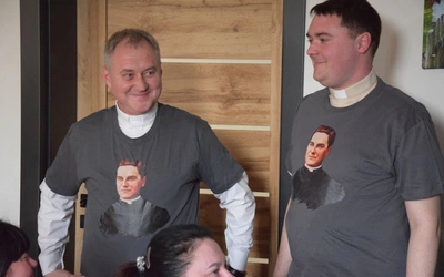 Rycerze Kolumba goszczą wdowy z dziećmi z Ukrainy.