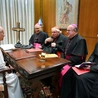Prezydium Konferencji Episkopatu Francji podczas spotkania z Leonem XIV w grudniu ubiegłego roku (