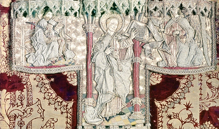 Haftowana płaskorzeźba