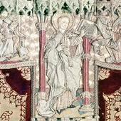 Haftowana płaskorzeźba