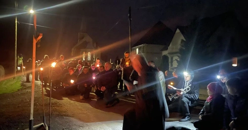 Droga Krzyżowa ulicami Wysokiej k. Branic