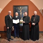 Bożogrobcy przekazali olejek nardowy z Ziemi Świętej 