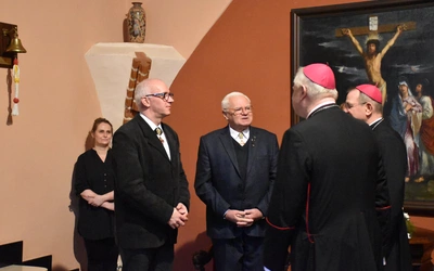Bożogrobcy przekazali olejek nardowy z Ziemi Świętej 