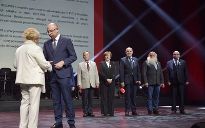 Od oporu do niepodległości