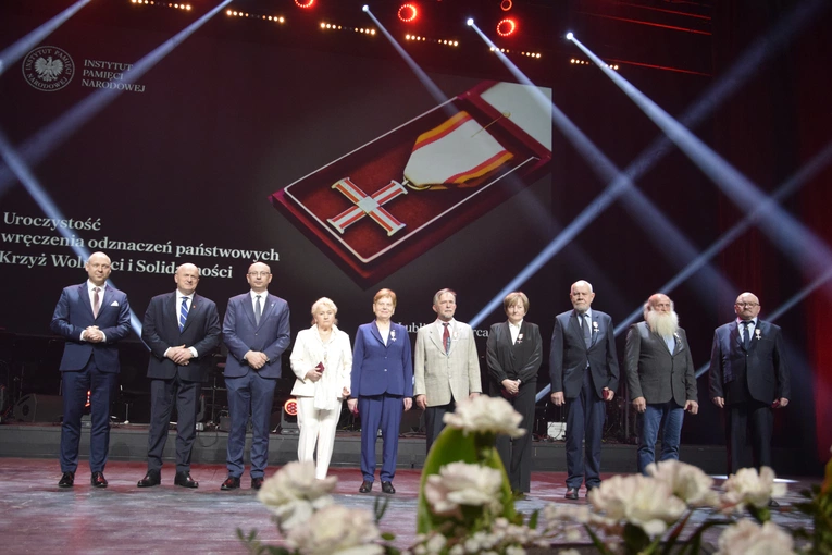 Od oporu do niepodległości