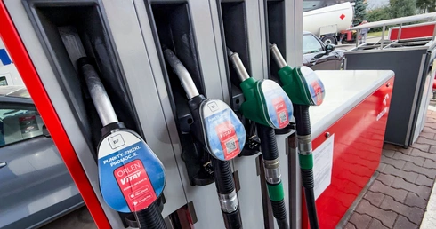 Sejm jednogłośnie za obniżką akcyzy na paliwa. Decyzja w rękach ministra finansów