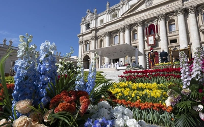 Ponad 70 tys. kwiatów ozdobi Bazylikę i Plac św. Piotra