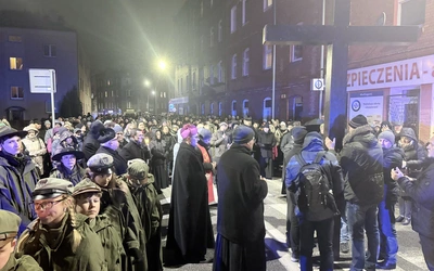 Katowice. Tłumy wiernych wzięły udział w nabożeństwie Drogi Krzyżowej ulicami miasta