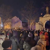 Łowicz. Jedna droga - kilka parafii