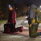 Przynajmniej tysiąc osób wyruszyło na nocną Ekstremalną Drogę Krzyżową