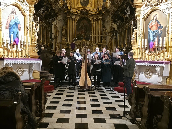 Muzyczna adoracja krzyża
