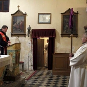 Droga Krzyżowa nad graniczną Opawicą