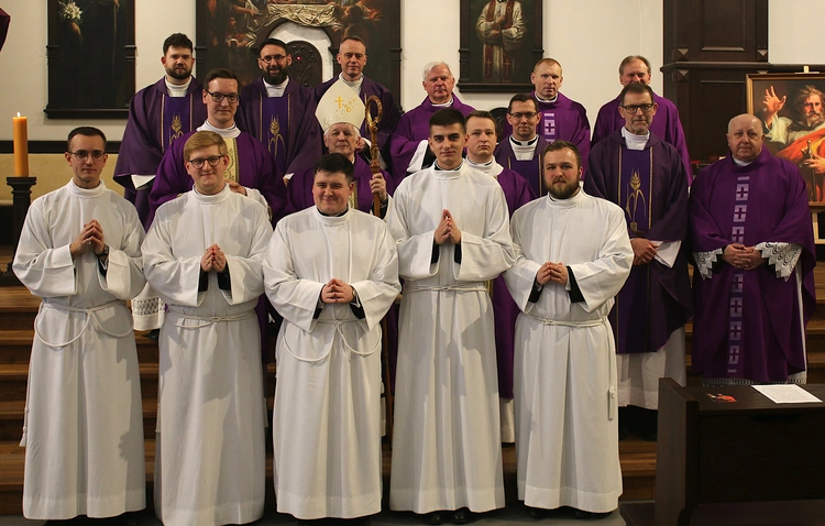 Ustanowienie nowych lektorów