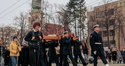 Gdynia poszła za krzyżem