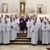 Błogosławieństwo do posługi nadzwyczajnych szafarzy Komunii Świętej przyjęło 33 mężczyzn