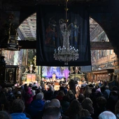 Koncert pod zasłonami 