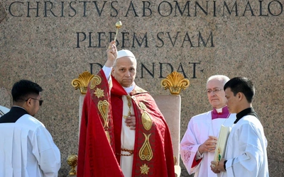 Leon XIV: Chrystus woła z krzyża - odłóżcie broń!