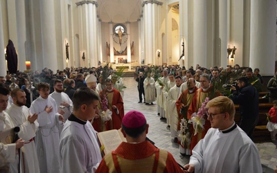 Niedziela Palmowa z młodymi w katowickiej archikatedrze