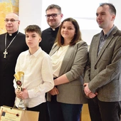 Antoniego Abramczyka, zwycięzcę  w kat. kl. IV–VI, do konkursu przygotował  ks. Paweł Grzesiak.