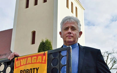 Remont jeszcze trwa, ale proboszcz z Górzycy już teraz zaprasza  na wrześniowe uroczystości.