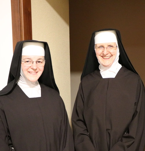 Na zdjęciu (od lewej): prezeska Federacji Sióstr Bernardynek w Polsce m. Weronika Węgrzyn OSFB i przełożona Klasztoru Sióstr Bernardynek w Kończyskach m. Ludwika Synkowicz OSFB.