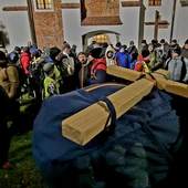 Nocna Droga Krzyżowa mężczyzn