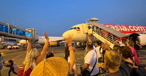 Loty dla pielgrzymek – dlaczego rezerwacje grupowe są najlepszym rozwiązaniem?