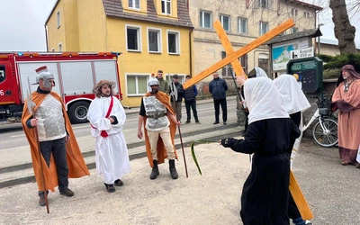 Droga Krzyżowa na Rowkół