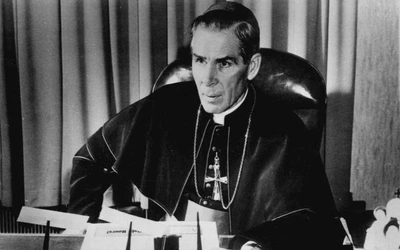 Wierni czekają na beatyfikację abp. Fultona Sheena