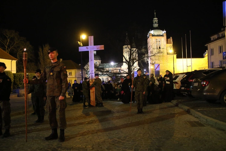 Płock. Droga Krzyżowa na Starówce