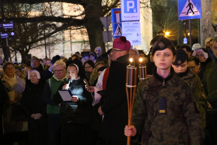 Płock. Droga Krzyżowa na Starówce