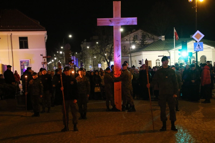 Płock. Droga Krzyżowa na Starówce