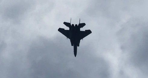 Atak na lotnisko w Kuwejcie, azjatyckie giełdy na plusie po deklaracji Trumpa