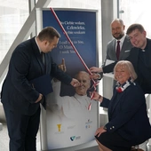 Kraków Airport. Wernisaż wystawy przypominającej pontyfikat Jana Pawła II