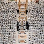 Leon XIV podczas Mszy Krzyżma do kapłanów: W mrocznej godzinie dziejów rozsiewajmy woń Chrystusa