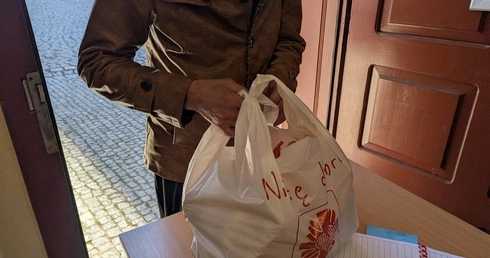 Caritas Archidiecezji Wrocławskiej wspiera potrzebujących w Oławie