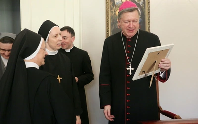 Życzenia w Wielki Czwartek dla wrocławskich biskupów od sióstr zakonnych archidiecezji wrocławskiej