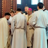 Bp Oder do kapłanów: Niech zniknie chłód urzędowego dystansu