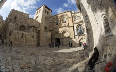 Łaciński patriarcha Jerozolimy odprawił Mszę bez wiernych w Bazylice Grobu Pańskiego