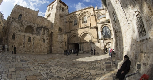 Łaciński patriarcha Jerozolimy odprawił Mszę bez wiernych w Bazylice Grobu Pańskiego