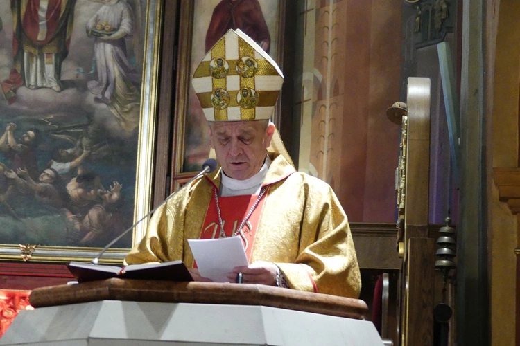 Bp Pindel do kapłanów: Stajemy się krajem podobnym do misyjnych