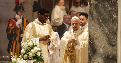 Papież w Wielki Czwartek: obmycie nóg jest gestem, który stanowi syntezę objawienia Boga