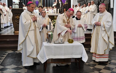 Msza Krzyżma w Oliwie. Abp Wojda do kapłanów: Bez Chrystusa wszystko się sypie